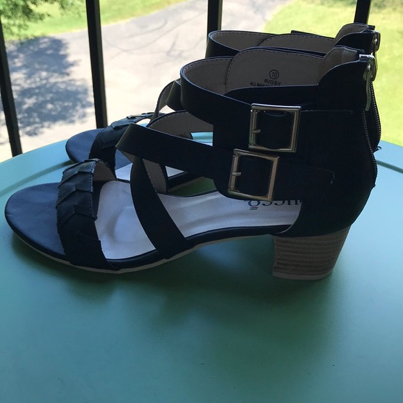 Bucco Sandals - Picture 4 of 6